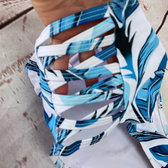 Bikini - Picture 5 of 6